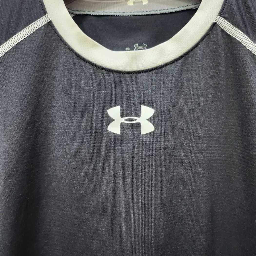 105,XL )) UNDER ARMOUR  언더아머 나시티셔츠!