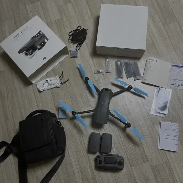 DJI MAVIC2 zoom +Kit.매모리카드,리더기는 덤