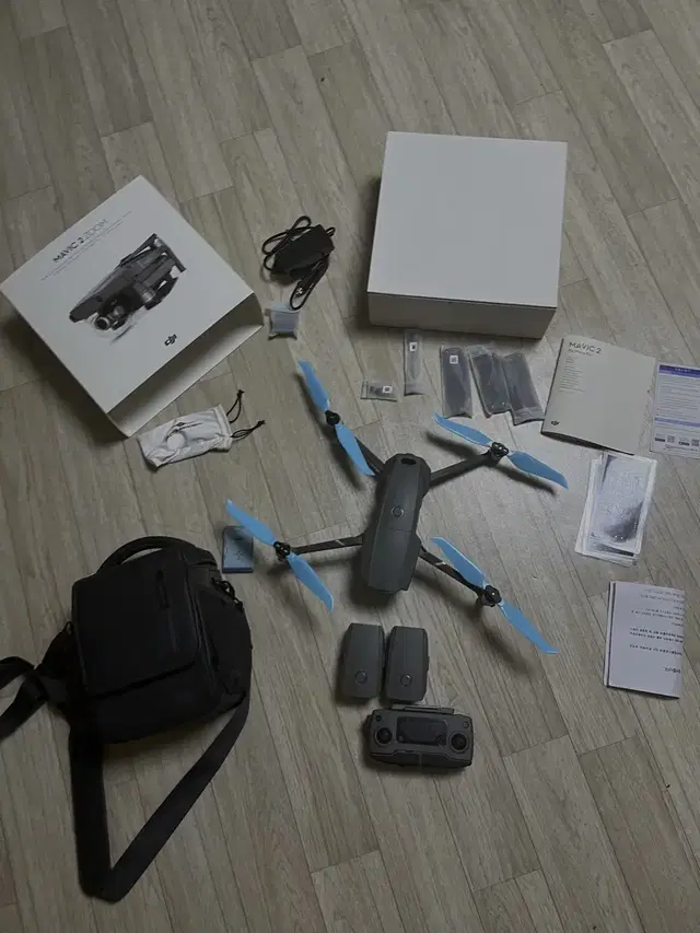 DJI MAVIC2 zoom +Kit.매모리카드,리더기는 덤