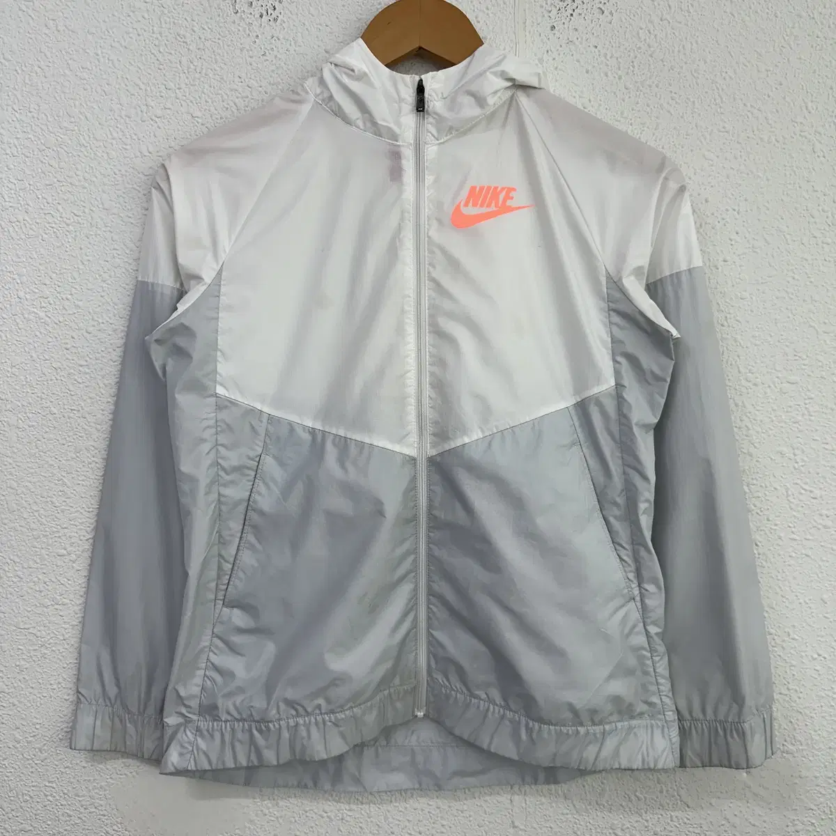 [L] Nike Women's Fluorescent Swoosh Windrunner Hooded Windbreaker Jacket 9462