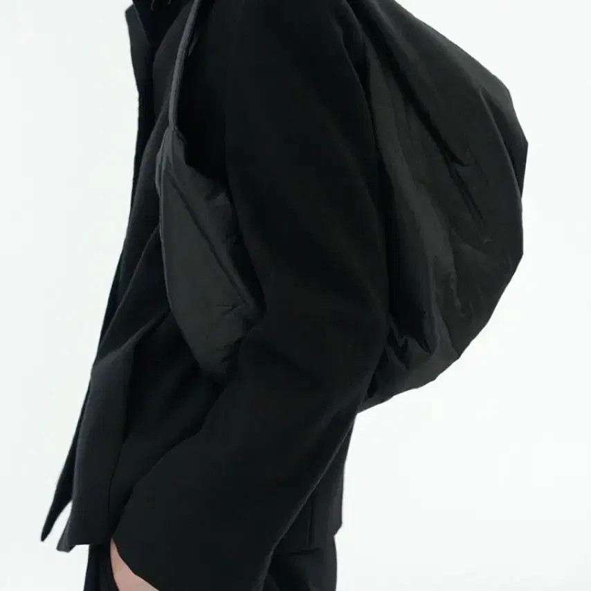 아모멘토 가방 amomento padded shoulder bag