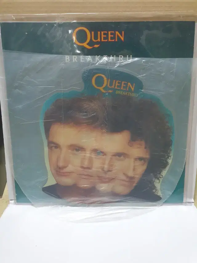 Queen Breakthru Shaped Picture Disc  퀸