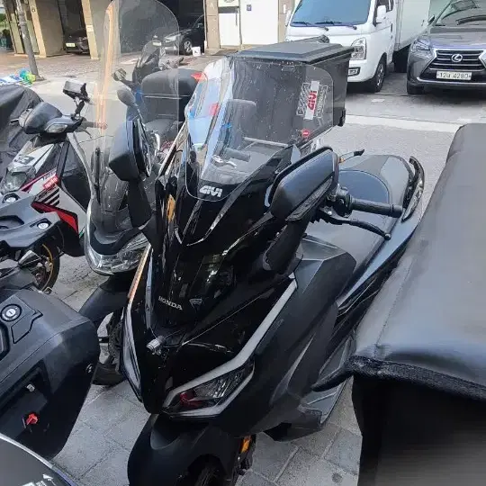 pcx 포르자 nmax xmax 삽니다