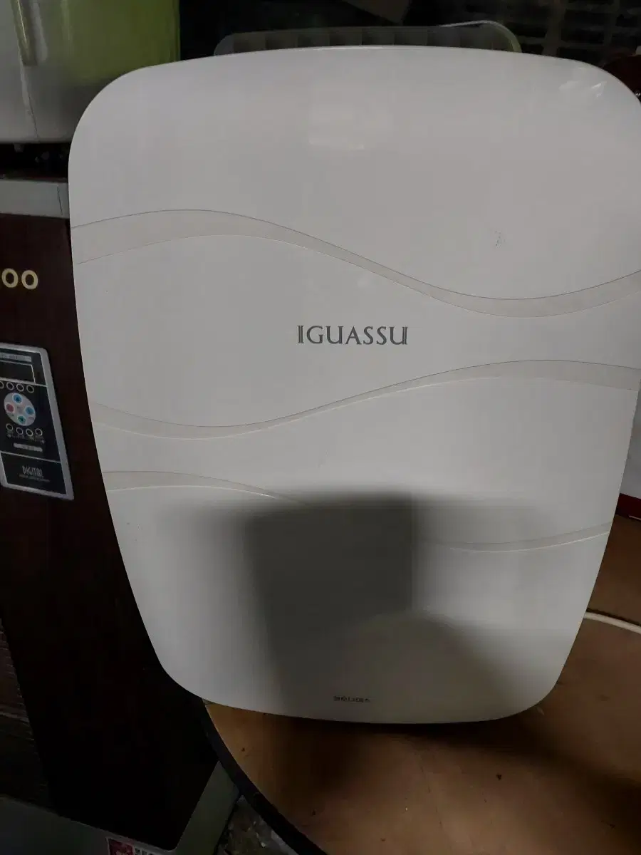 Iguazu Dehumidifier Max. dehumidification capacity20 liters Prevent condensation Wash water well Dry laundry well