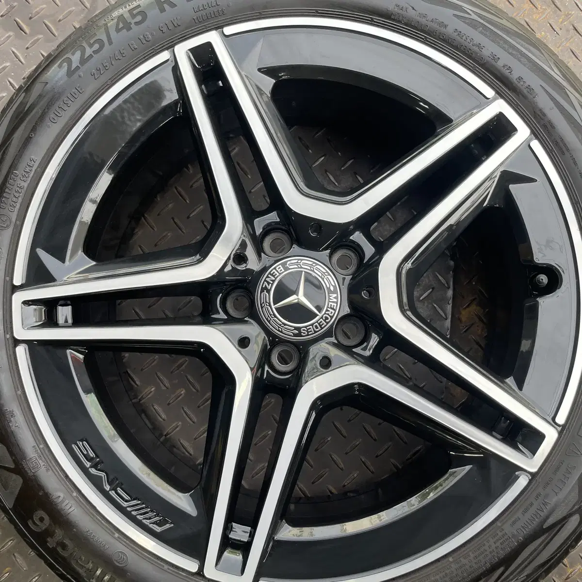 18인치 벤츠 CLA AMG 정품 별휠 블랙폴리쉬 휠타이어 1대분