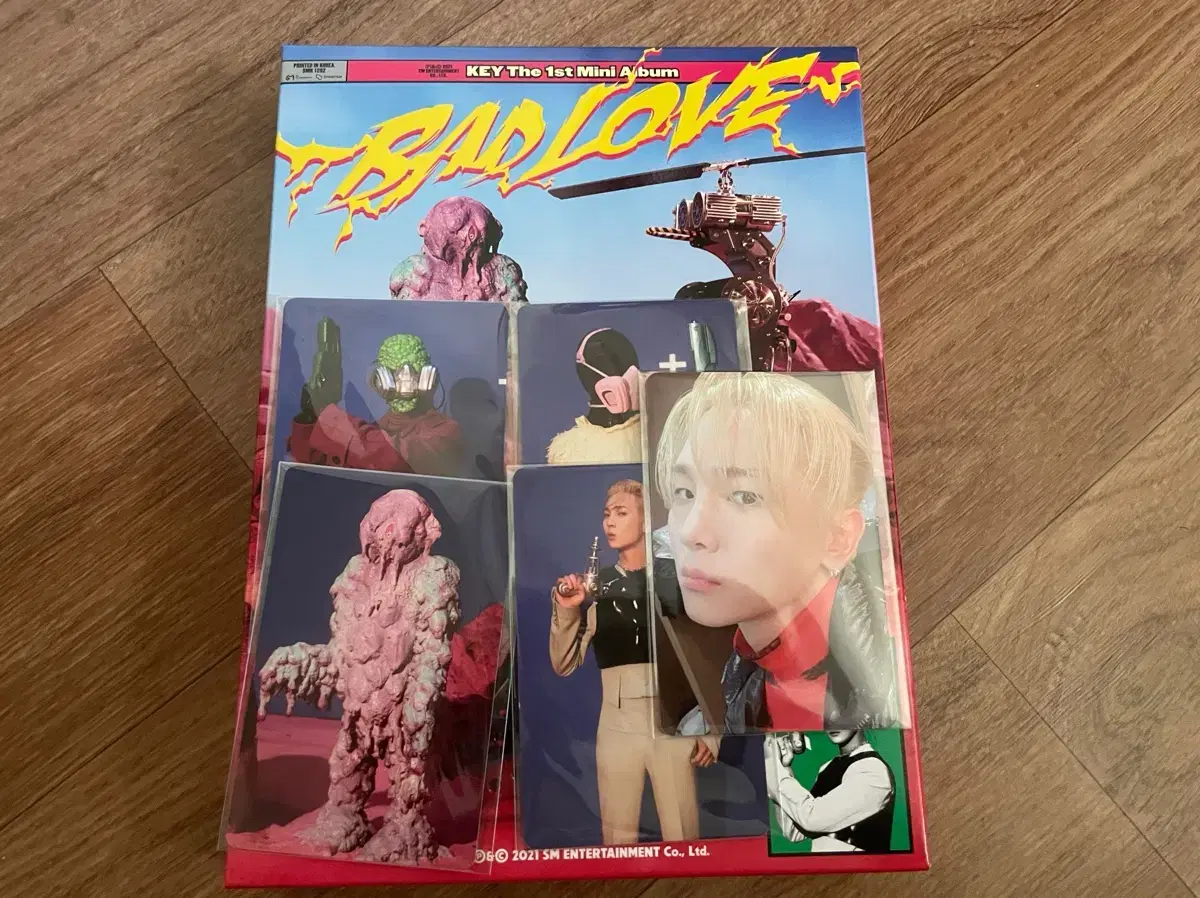 SHINee key Includes BAD LOVE boxed version photocard 