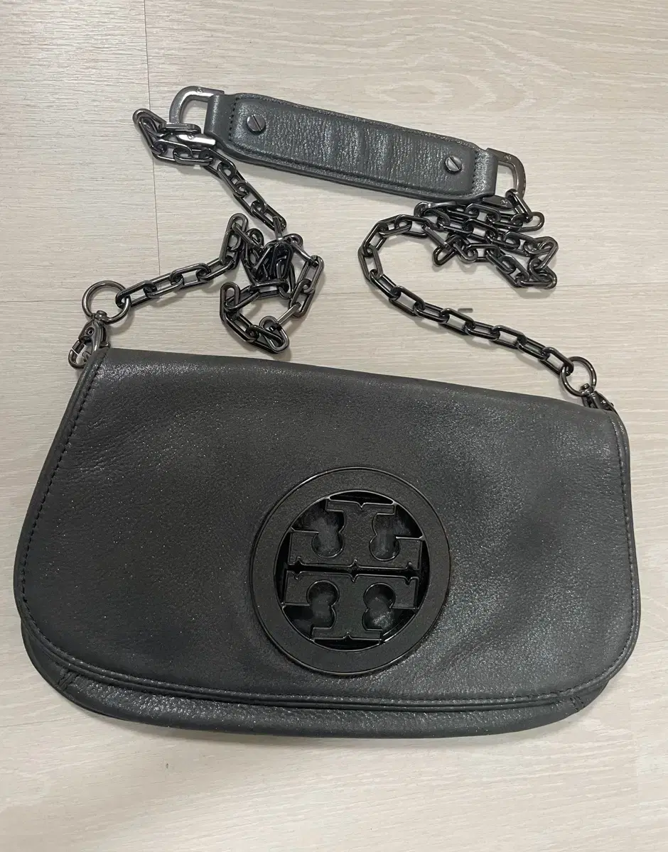 I sell Tory Burch chain bags~.