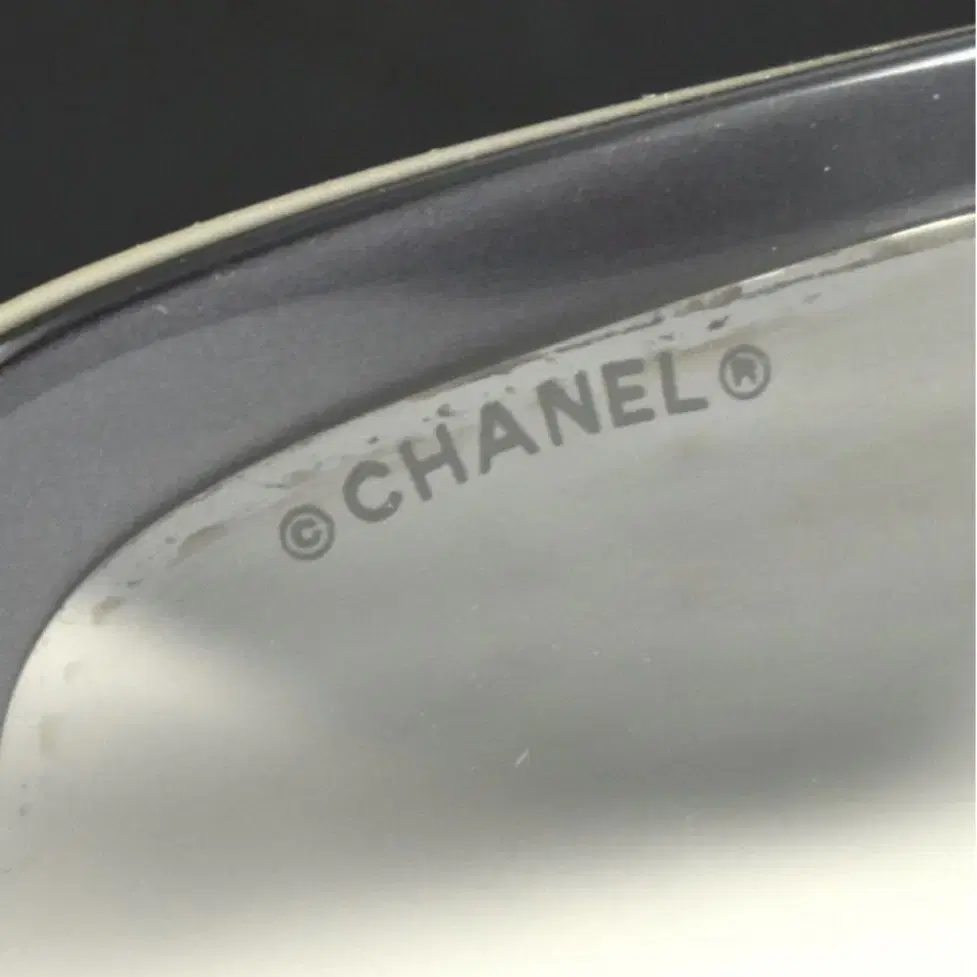 30% off CHANEL 2000s vintage sunglass