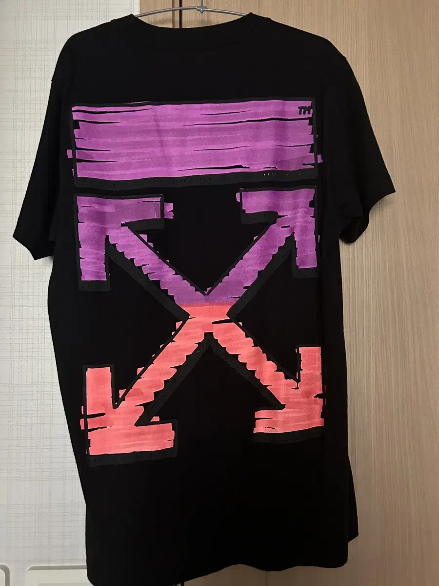 Off-white short sleeves