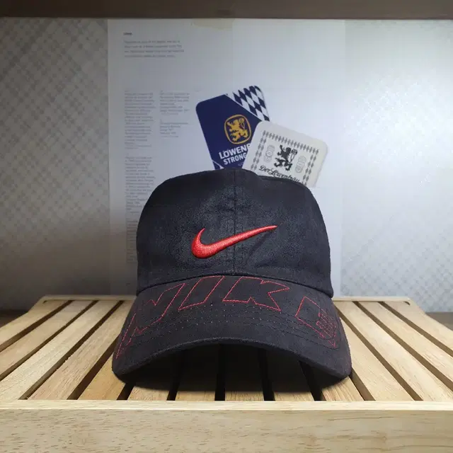 Nike Vtg Swoosh Black&Red Leather Cap