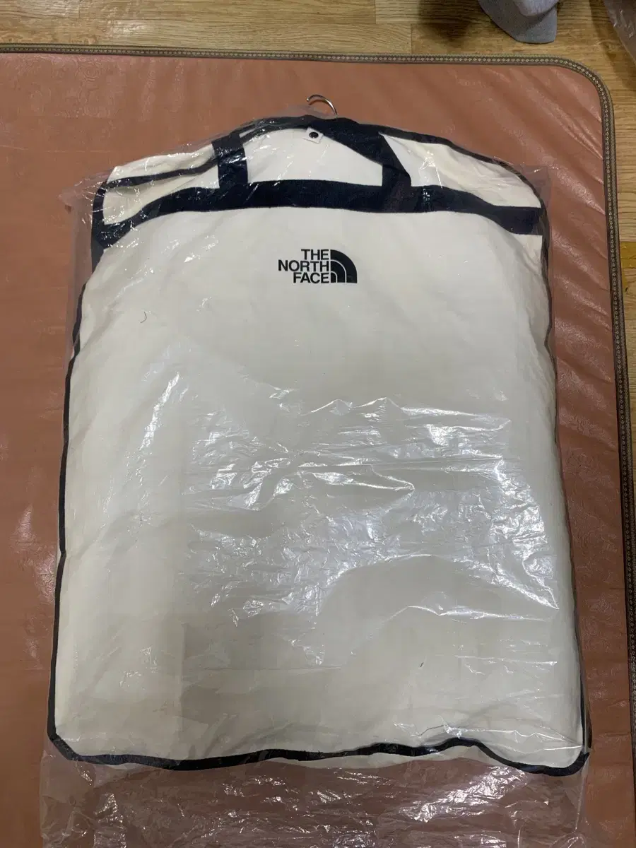 The North Face Leather Beige New 100 Size Recommend sealed NJ1DP57L