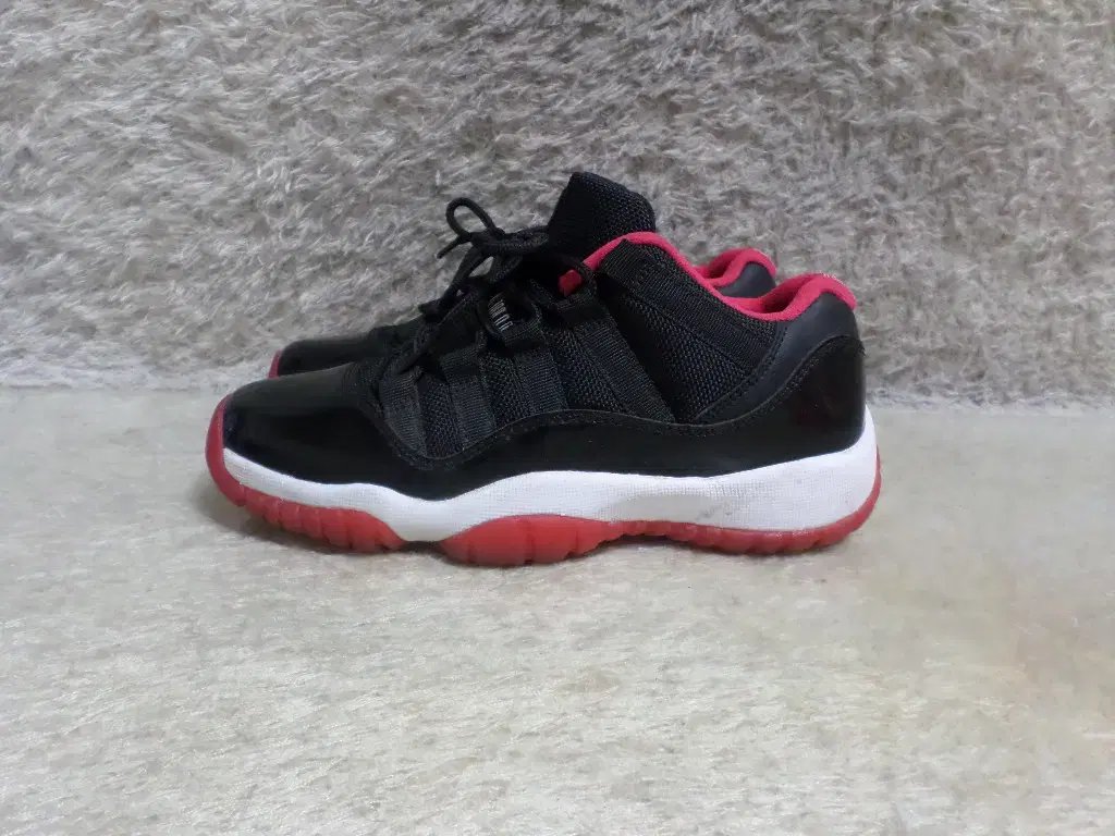 Llew Lukuguzwe 225 Nike Jordan 11 Sneakers Used Shoes