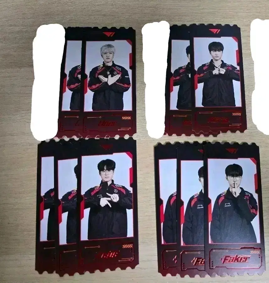 T1 MSI Chengdu pop up Sells photocards (red night tickets)