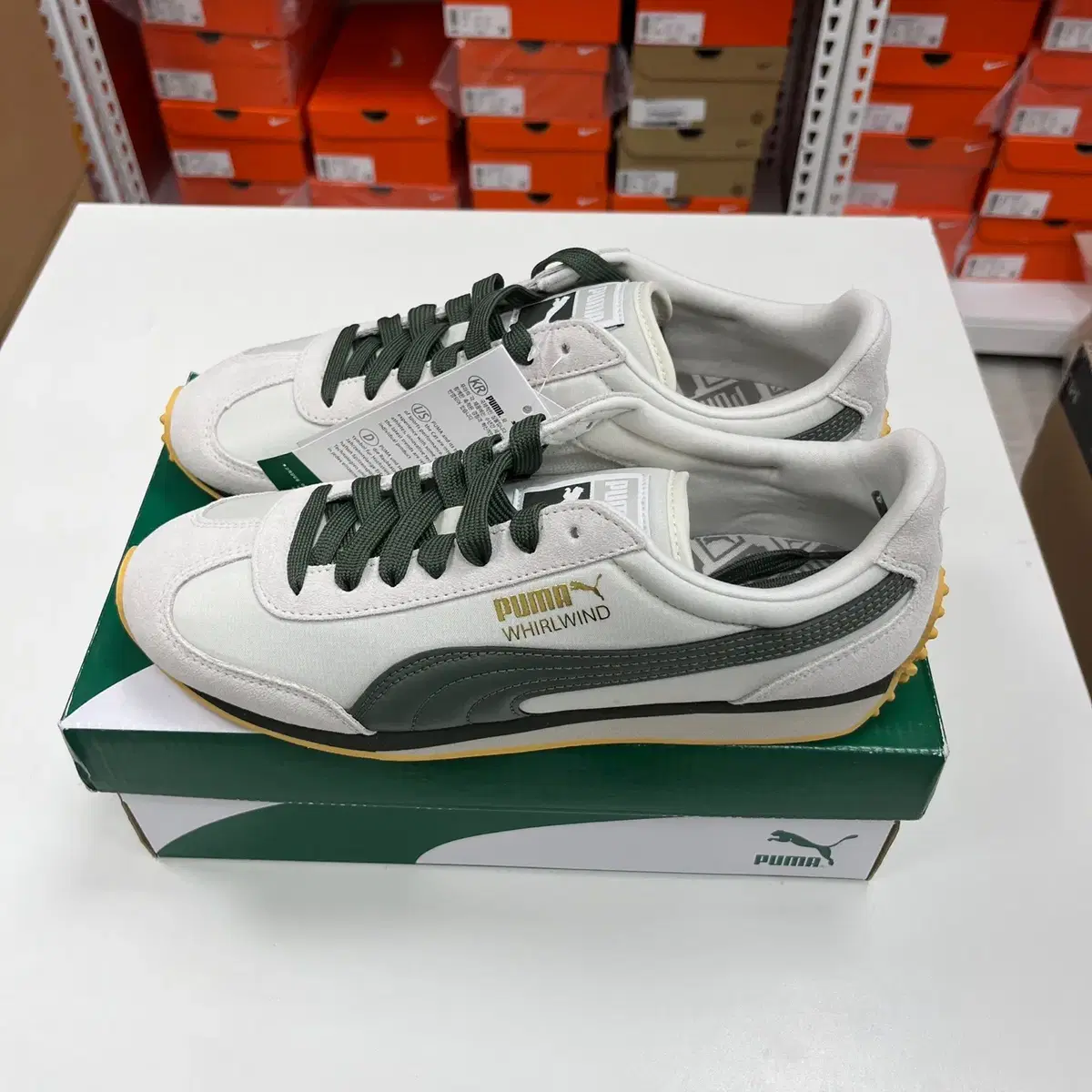 [250] PUMA 푸마 월윈드 클래식 플러스 운동화 374849-04