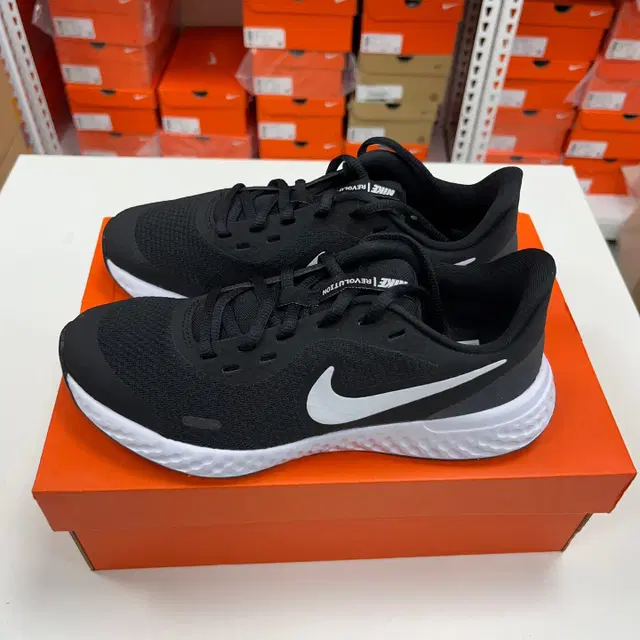 [235] NIKE 나이키 레볼루션5 GS 운동화 BQ5671-003