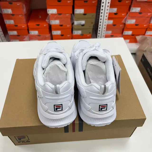 [235] FILA 휠라 필드게이지 운동화 1RM02557F-100