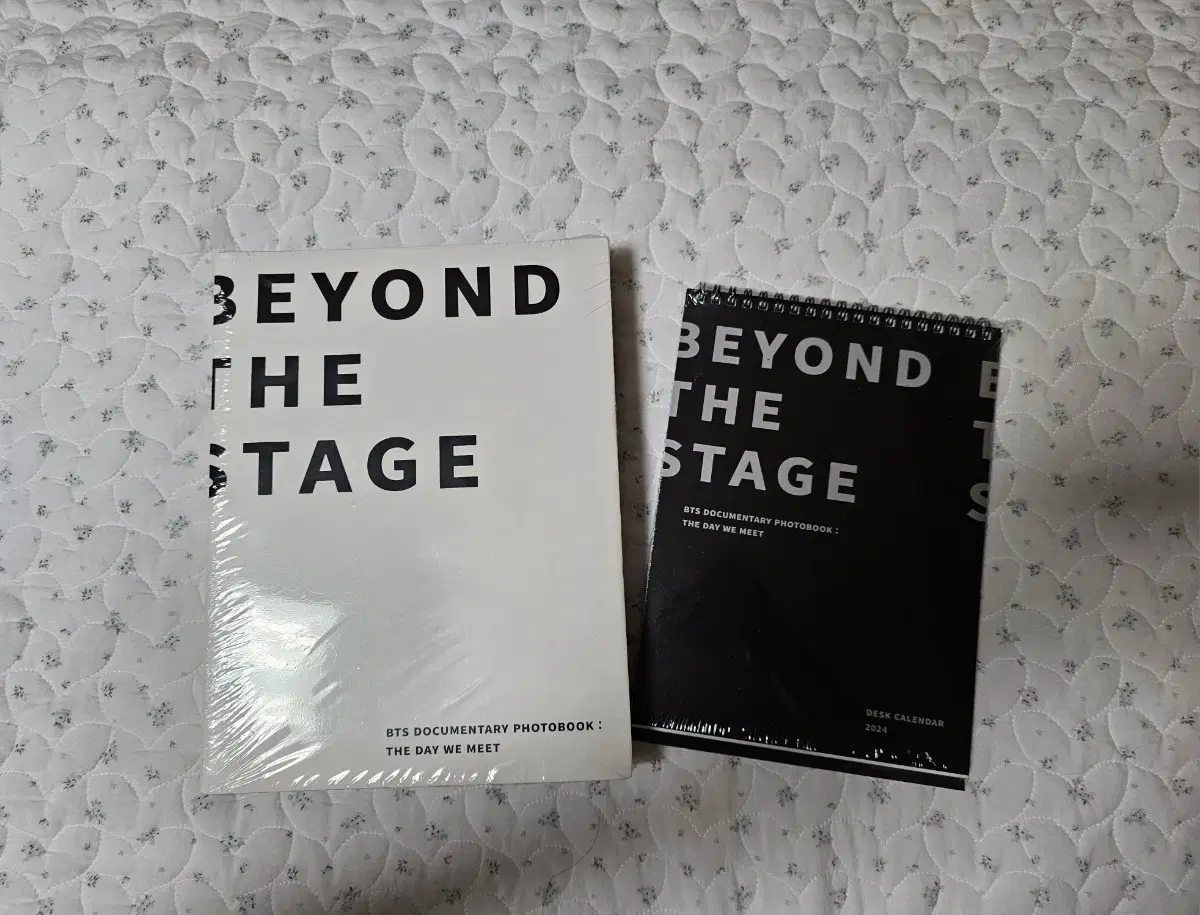 (Unsealed)Bangtan Beyond the Stage Photobook + Calendar