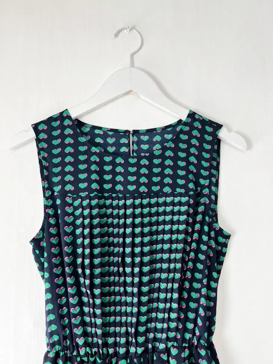 Heart-patterned pleated ONEPIECE