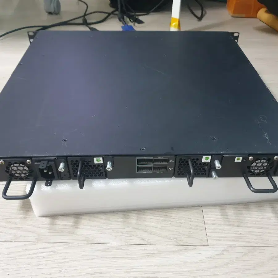 브로케이드 40G 10G 스위치 - Brocade ICX 6610-24