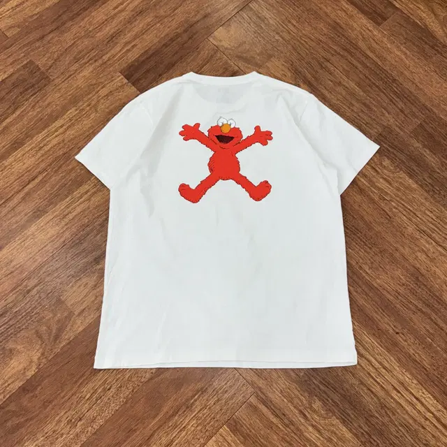 XL 유니클로 x KAWS x 세서미 스트리트 반팔 티셔츠