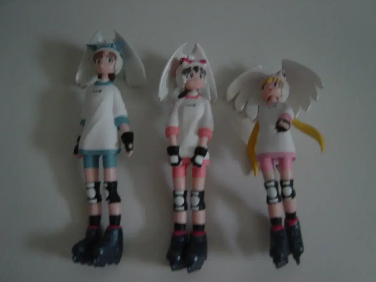 3 Alien9 Gachapon Classic Figures for sale bulk 