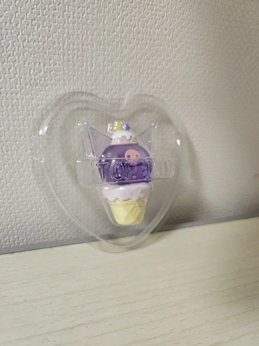 Sanrio Kuromi Ice Cream Figure krystal Exclusive