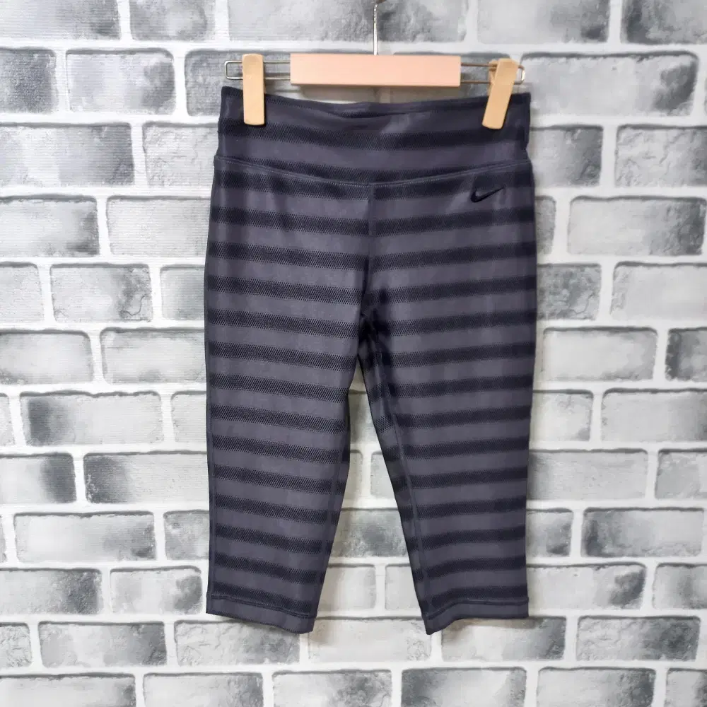 Women's 7-3/Dark Gray Striped Dry Fit Leggings