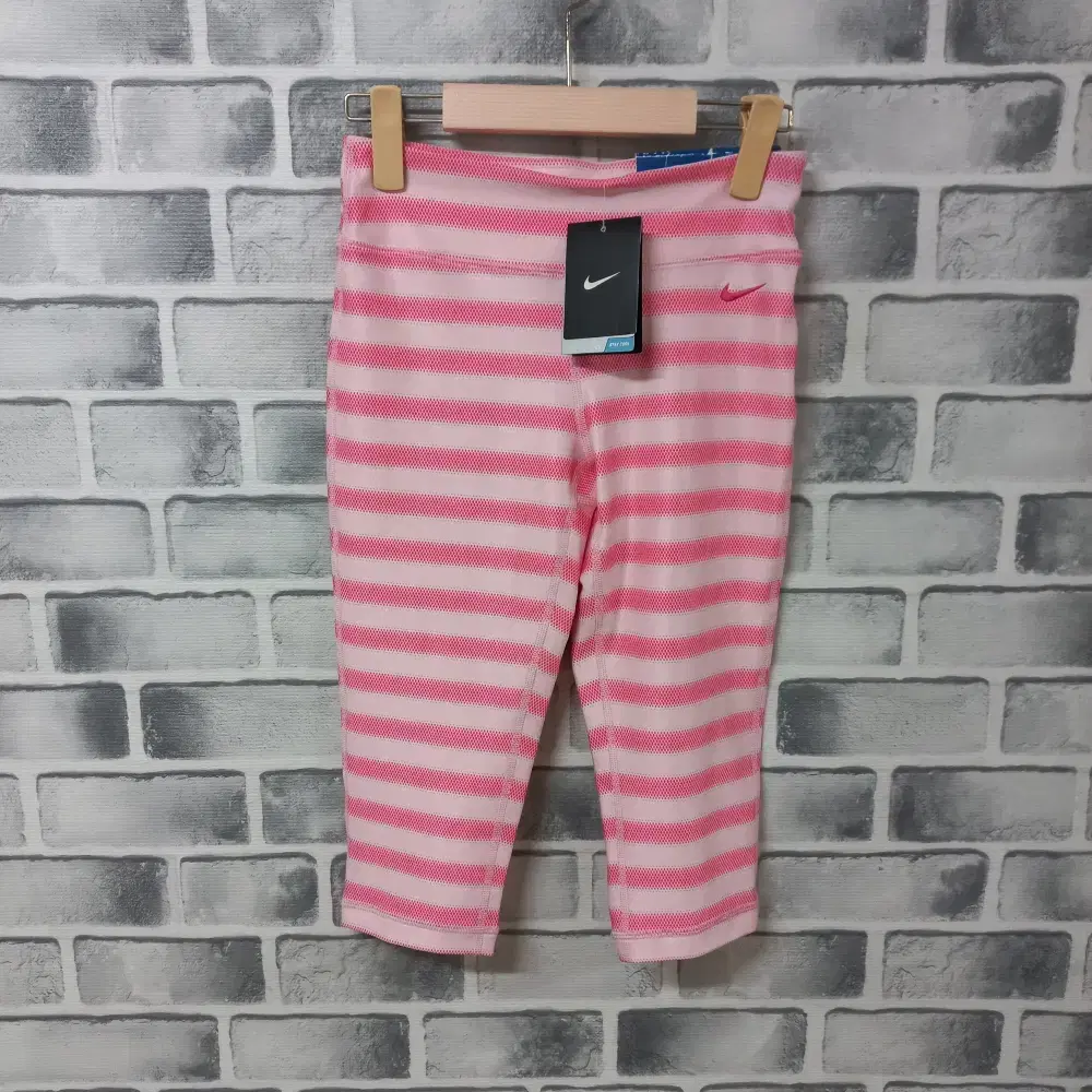 7-3/Nike/Pink Striped Dry Fit Leggings New Women's