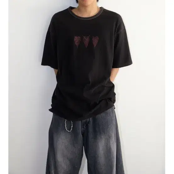 해칭룸 VTG Cartoon Heart Tee Washed Black