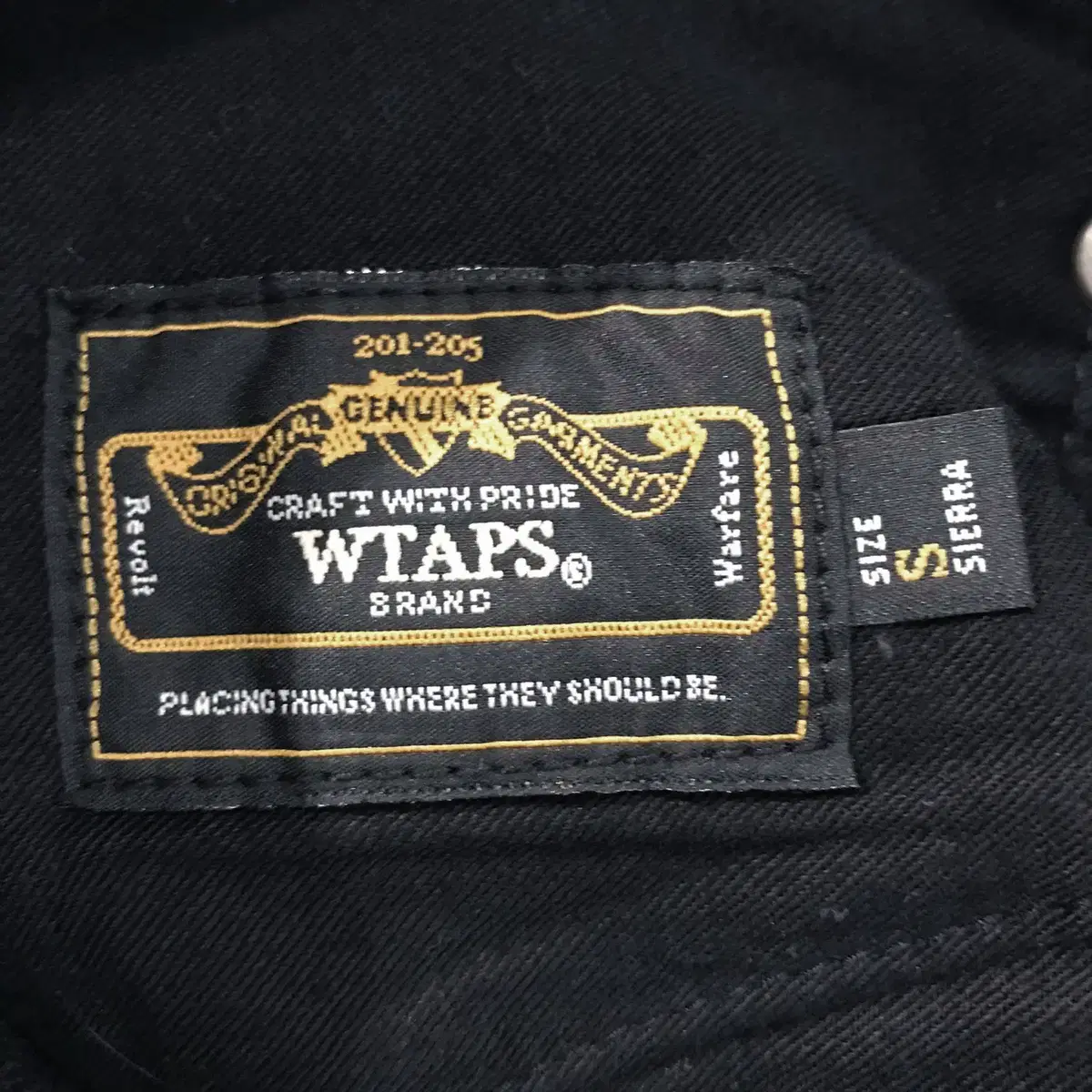 [VA] WTAPS 더블 탭스 흑청 지퍼 디테일 백 패치 로고 데님 팬츠