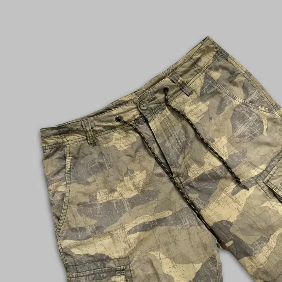 vintage camouflage cargo nylon shorts