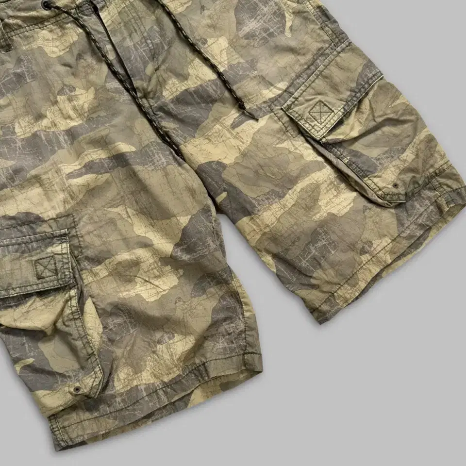 vintage camouflage cargo nylon shorts