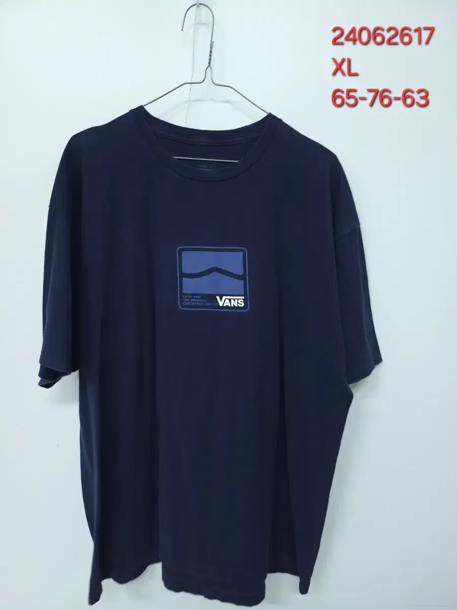 Vans 105 XL Short Sleeve Tee, true to size65-76-63