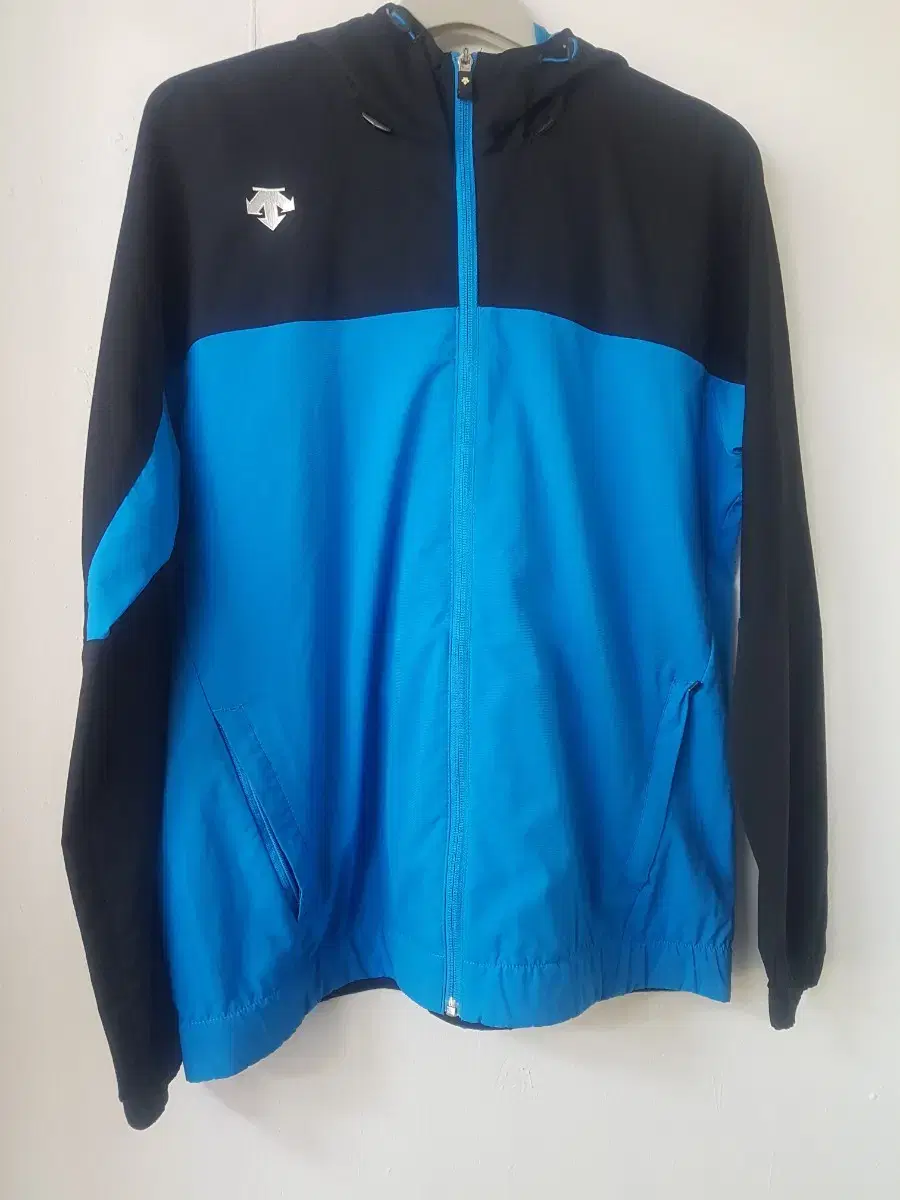 DeSante Hooded Windproof Lightweight Jacket Size 100