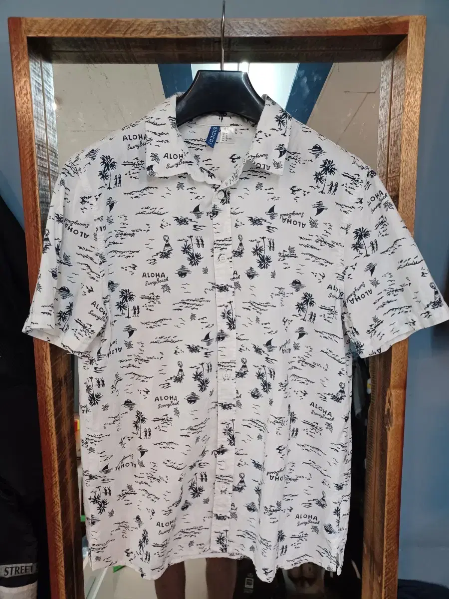 H&M Hawaiian Shirt Short Sleeve M