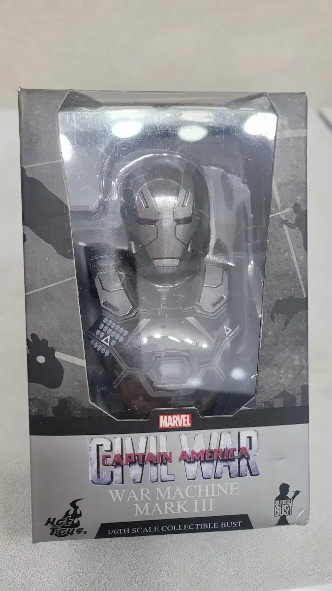 Selling an unsealed Hot Toys Warmachine MK3 Burst