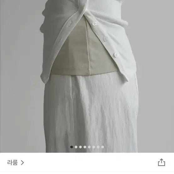 라룸 메이드 사이드 버튼 나시 새상품