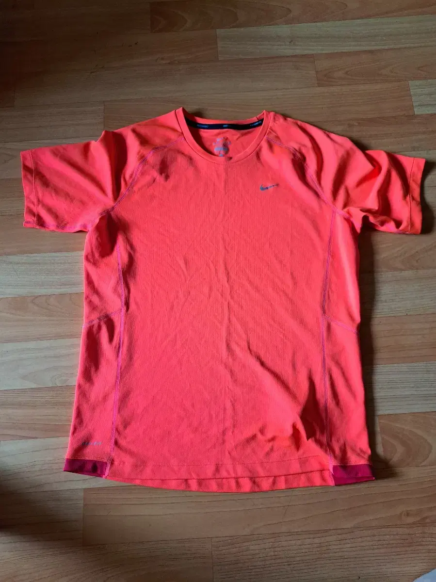 Nike DryFit Short Sleeve TeeSportswear