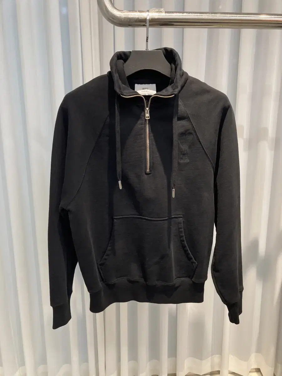 (M)Army Big Logo Half Vahn Zip-Up Top in Black