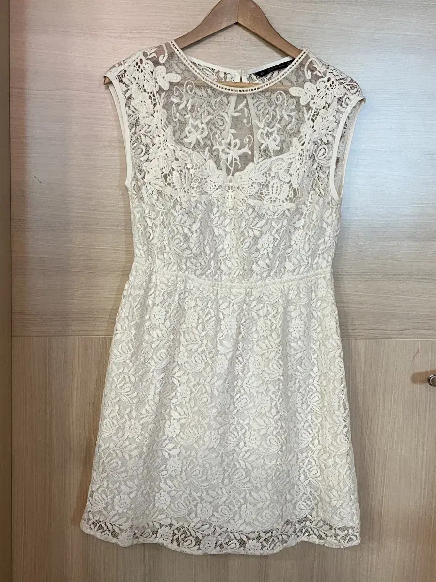 Zara White Lace ONEPIECE 66