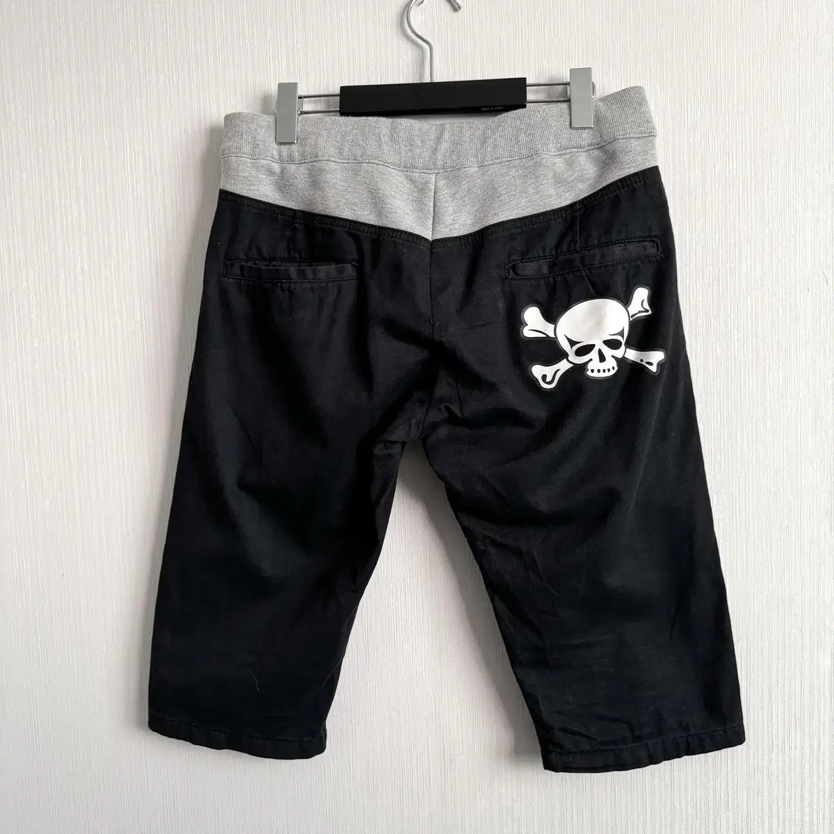 Back skull point half pants