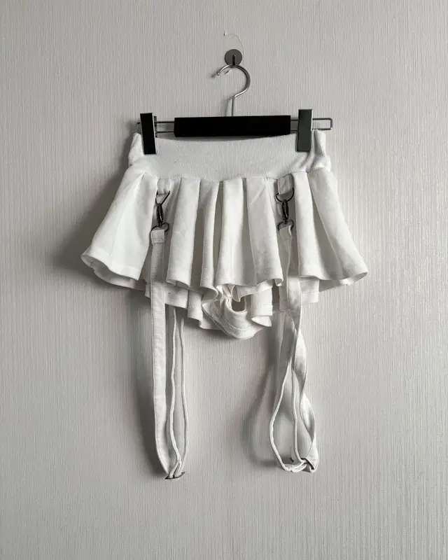 Suspender skirt