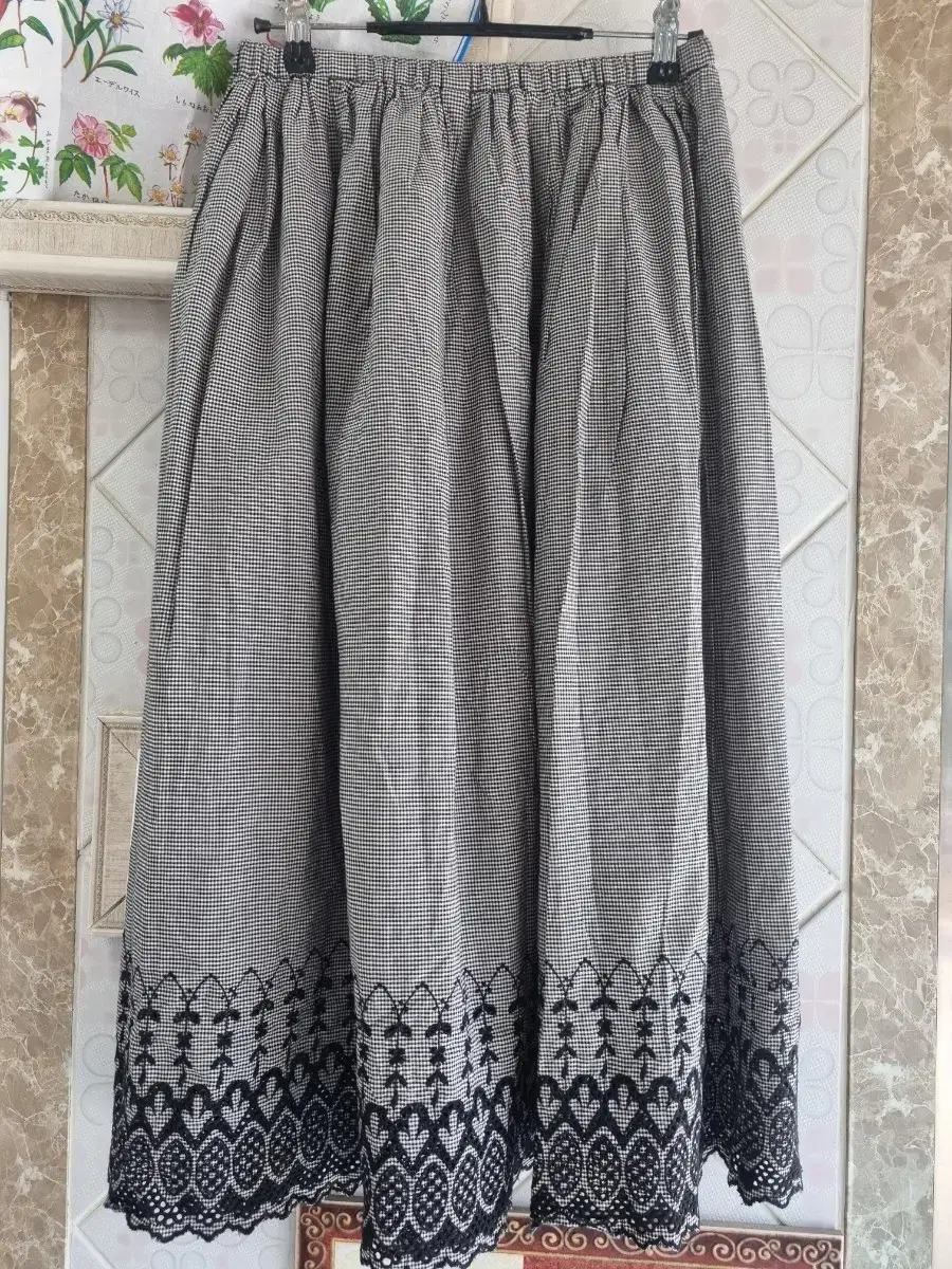 Studio Clip Embroidery Skirt