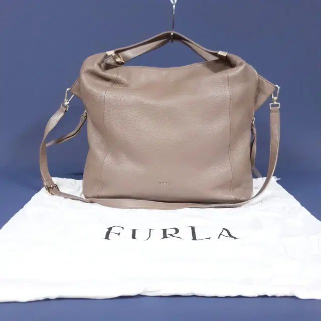 훌라(FURLA) 여성 소가죽 숄더백 핸드백 호보백 가방