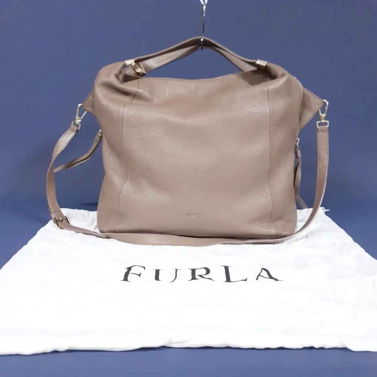 훌라(FURLA) 여성 소가죽 숄더백 핸드백 호보백 가방