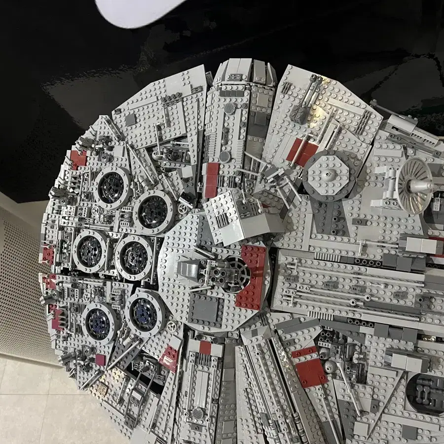 레고UCS Star Wars Millennium Falcon