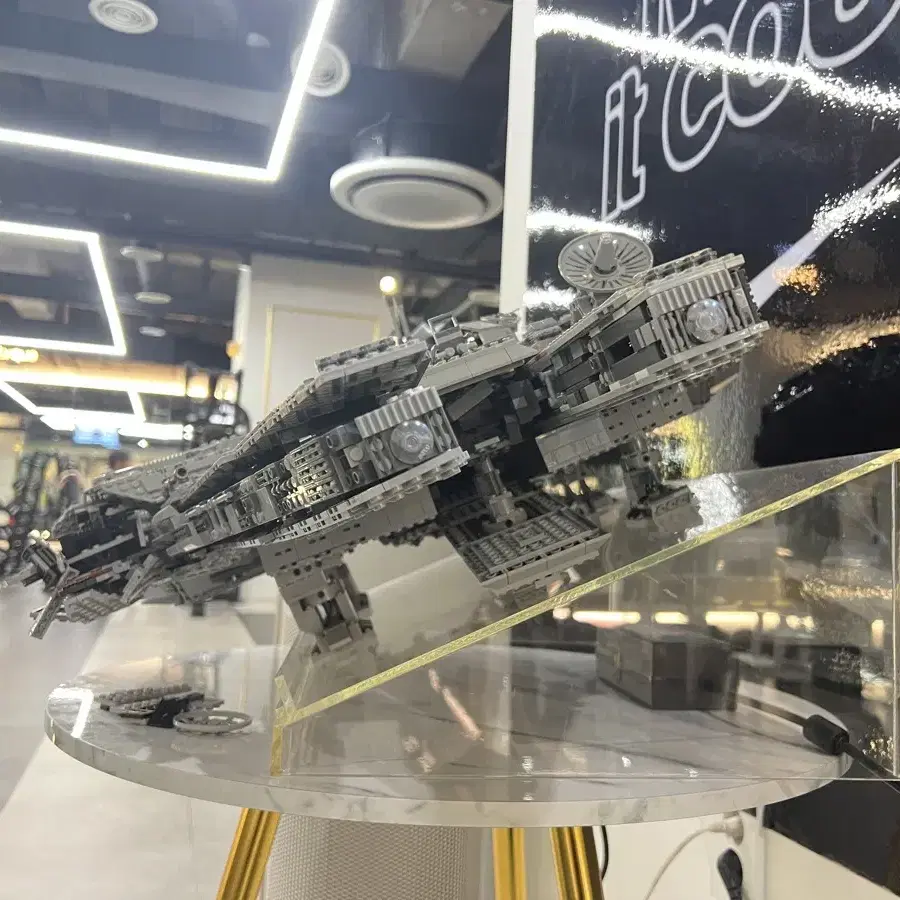 레고UCS Star Wars Millennium Falcon