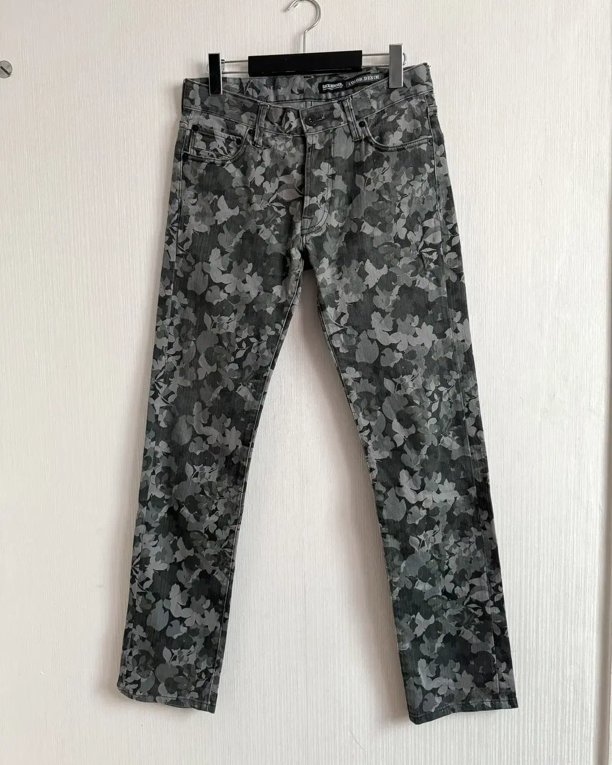 Back number pattern pants