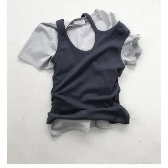 랩쳐 BASIC CUTTING SLEEVELESS 차콜 컷아웃 슬리브리스