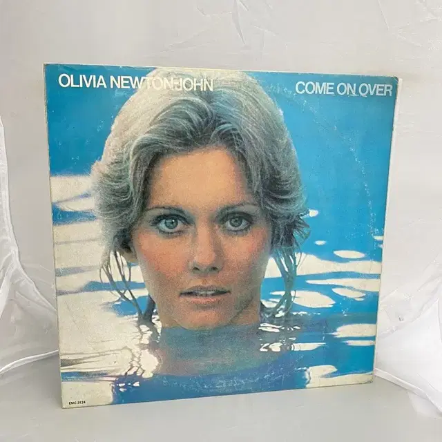 OLIVIA NEWTON JOHN LP / C2017